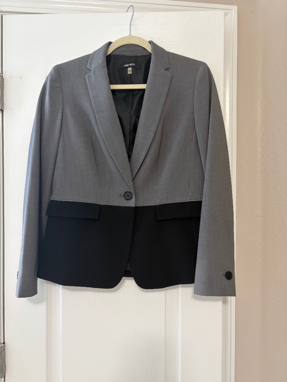 Title Nine short blazer size 4